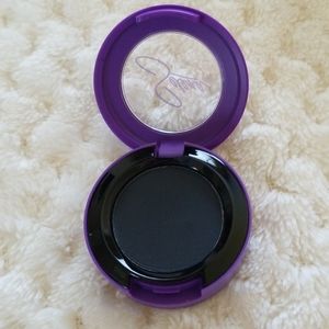 🆕️MAC Limited Edition Selena Eyeshadow